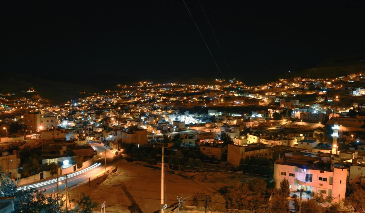 Beit Alshabaan Inn Вади Муса Екстериор снимка