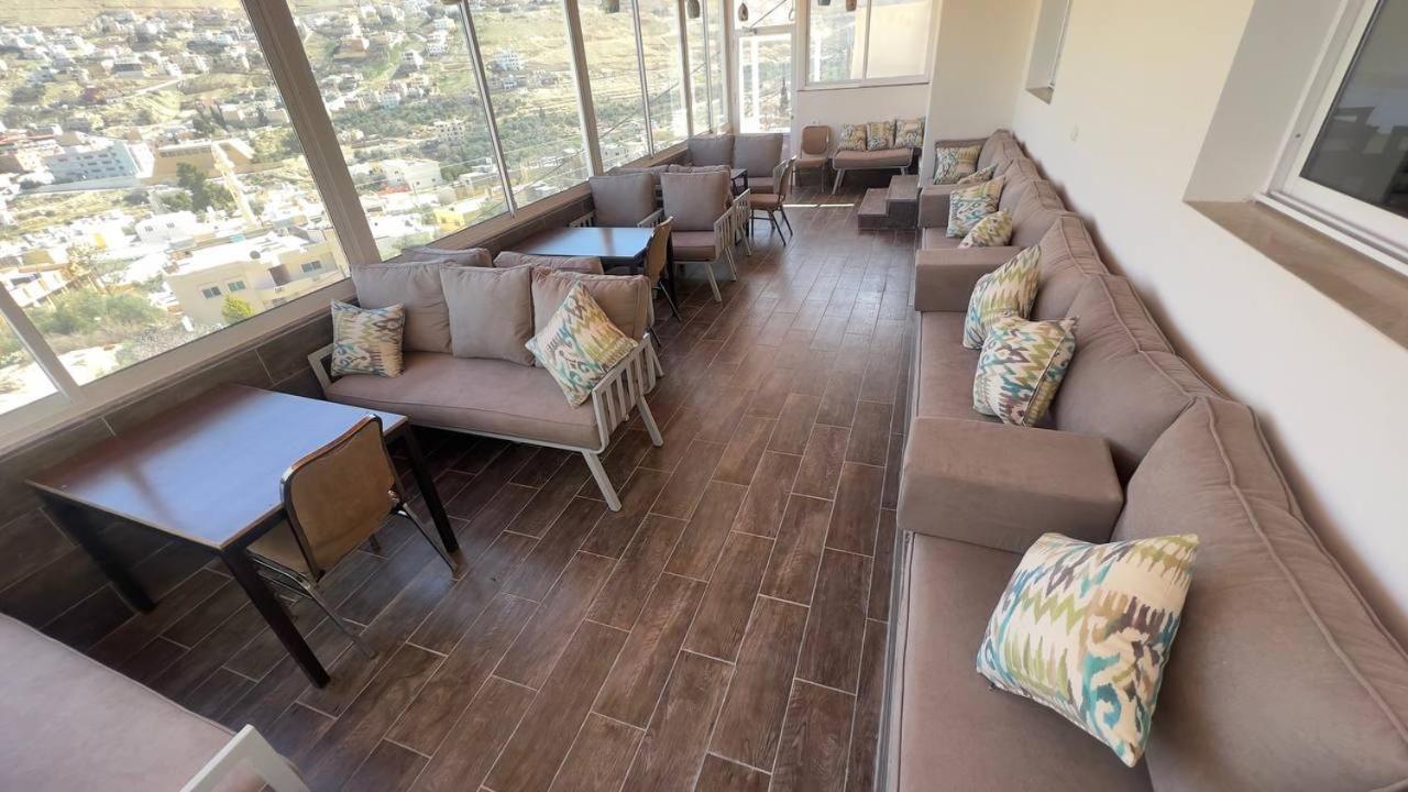 Beit Alshabaan Inn Вади Муса Екстериор снимка