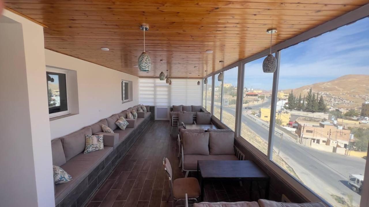 Beit Alshabaan Inn Вади Муса Екстериор снимка