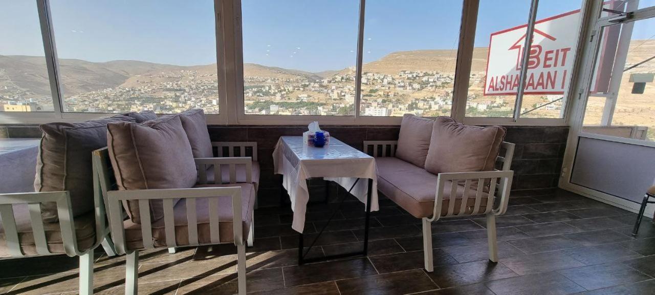 Beit Alshabaan Inn Вади Муса Екстериор снимка